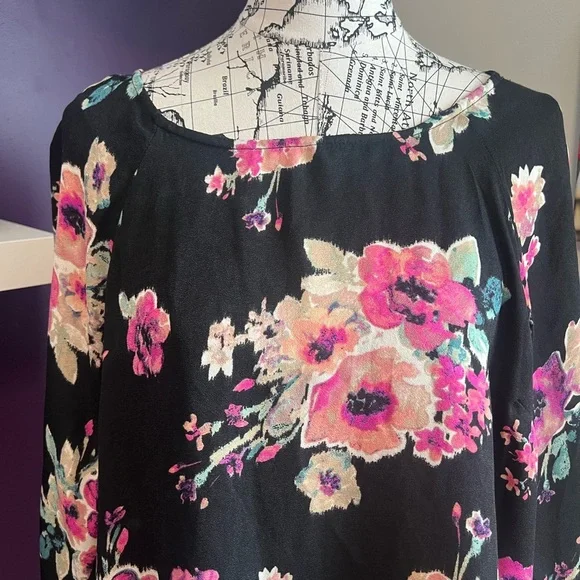 7 for $30 Sara Michelle Floral Print Blouse Tunic - Picture 2 of 10